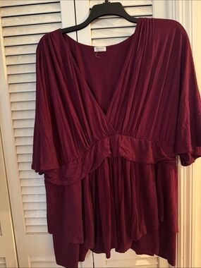 Kiyonna Women's Burgundy V-Neck Flutter Sleeve Top